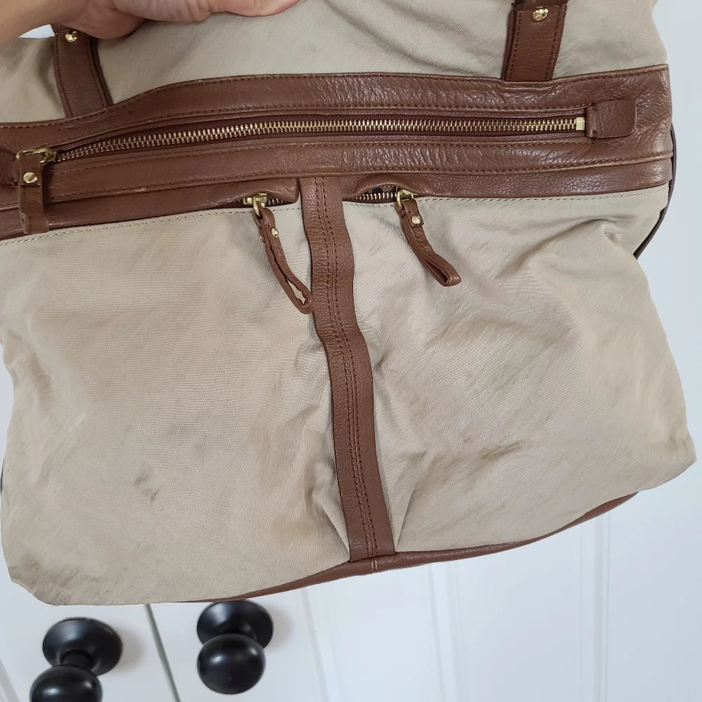8/12 BANANA REPUBLIC COMPUTER BAG